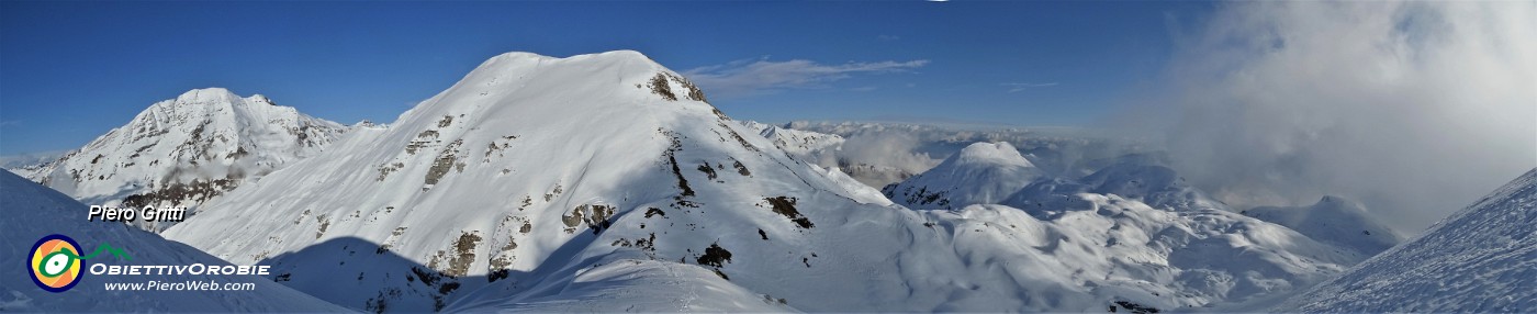 63 Vista panoramica, da sx Arera, Cima Foppazzi, Golla col Matto, Bocchetta di Grem al centro in basso.jpg